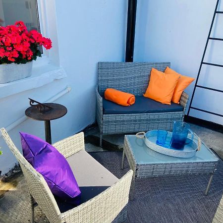 Funky Cozy Cottage With Outside Space 이스트본 외부 사진
