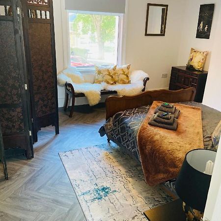 Funky Cozy Cottage With Outside Space 이스트본 외부 사진