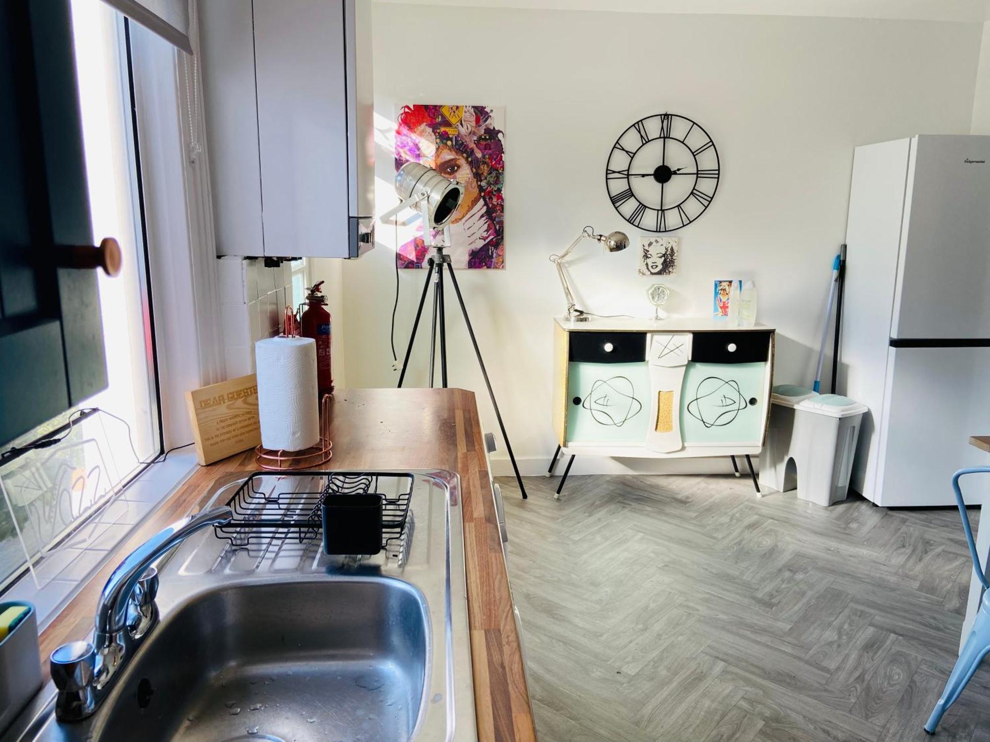 Funky Cozy Cottage With Outside Space 이스트본 외부 사진