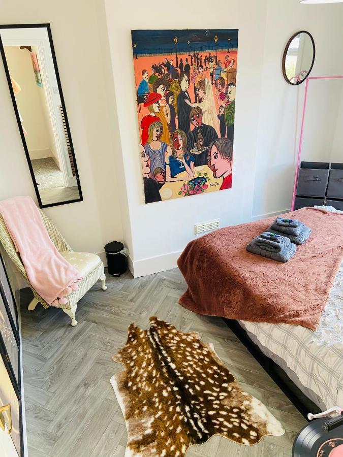 Funky Cozy Cottage With Outside Space 이스트본 외부 사진