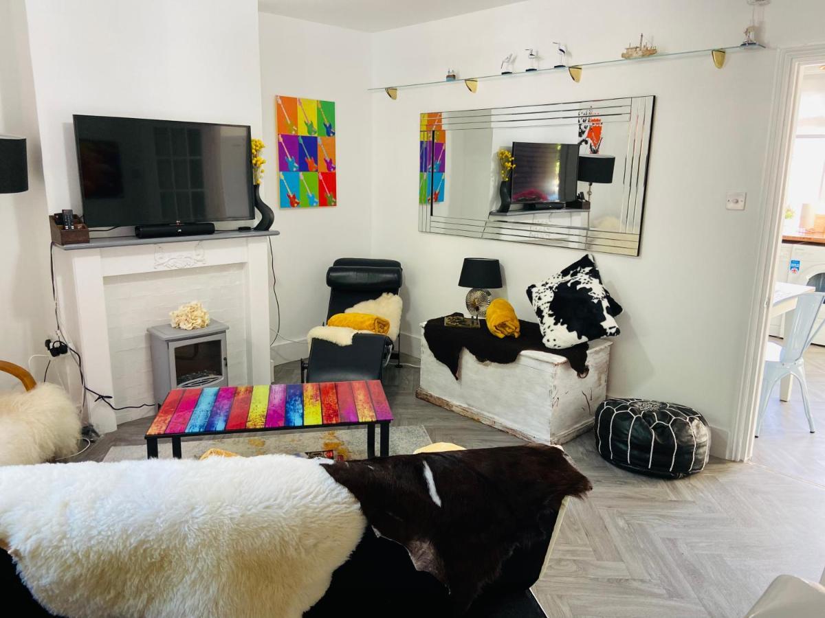 Funky Cozy Cottage With Outside Space 이스트본 외부 사진