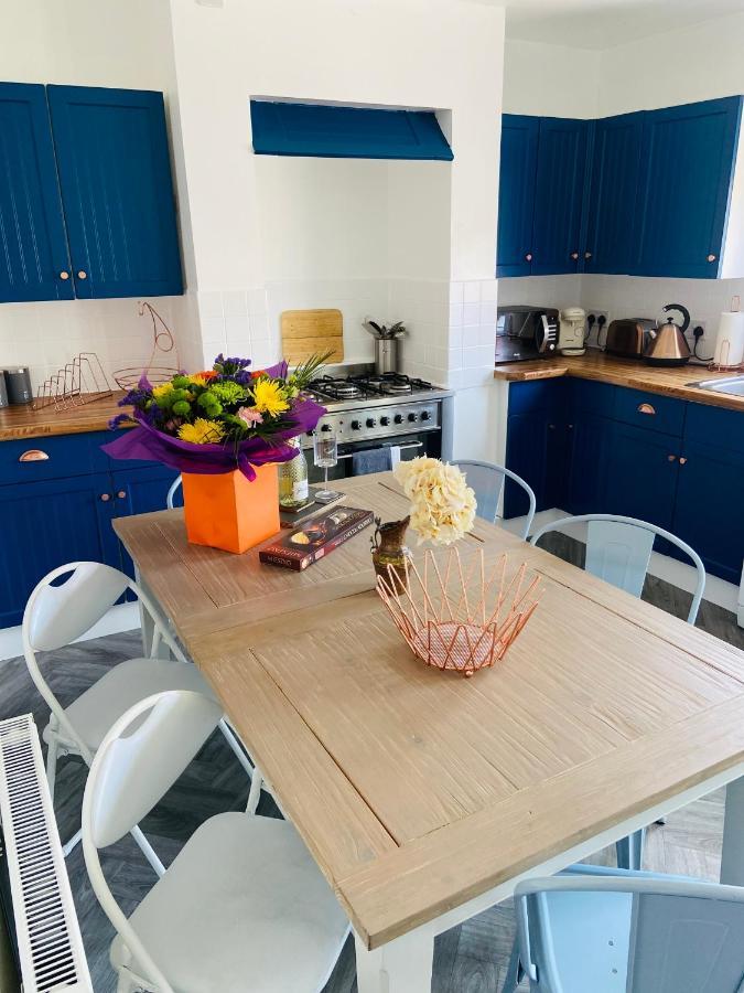 Funky Cozy Cottage With Outside Space 이스트본 외부 사진