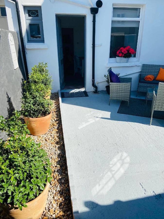 Funky Cozy Cottage With Outside Space 이스트본 외부 사진