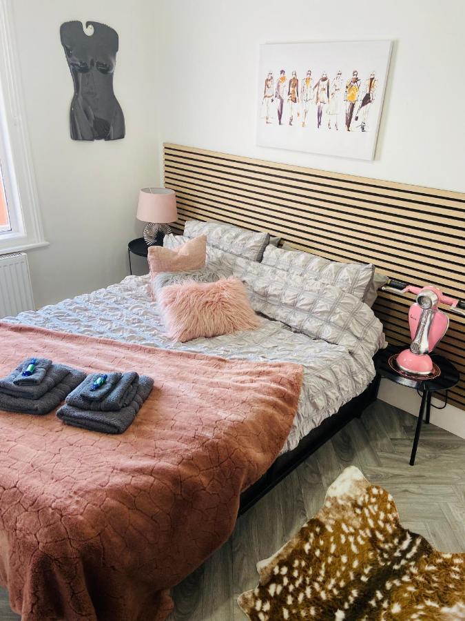 Funky Cozy Cottage With Outside Space 이스트본 외부 사진